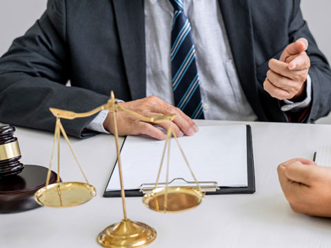 上海律師怎么定義涉嫌受賄罪 濫用職權(quán)罪 貪污罪 私分國有資產(chǎn)罪